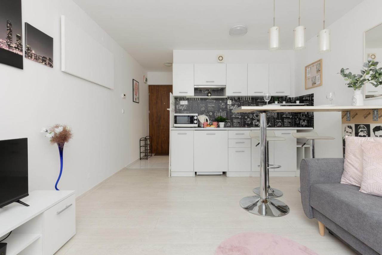 Affordable Underground Studio Near Pge Narodowy By Noclegi Renters Варшава Экстерьер фото